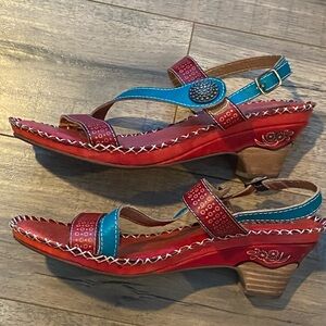 L’Artiste Spring Step fabulous red and turquoise sandals with 1.5” heel. Size 39